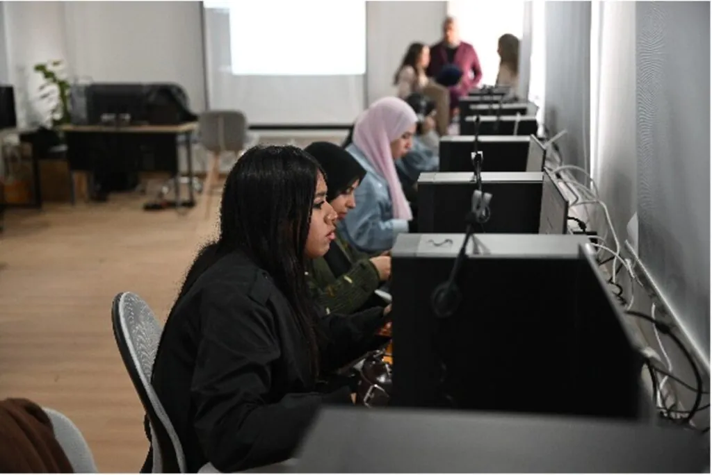 SCL 101 : An Introduction to Hybrid Student-Centered Learning